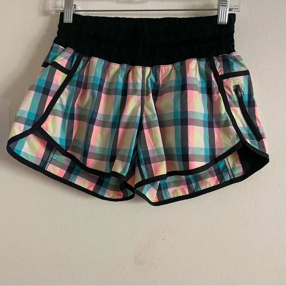 Lululemon shorts size 6 - Picture 2 of 5